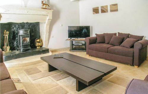 Stunning home in lHermenault with 3 Bedrooms, Outdoor swimming pool and Heated swimming pool