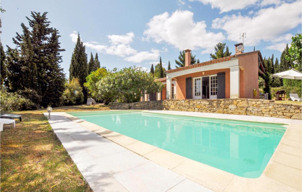 Maison de vacances Stunning home in Limoux with 4 Bedrooms, WiFi and Private swimming pool  11300 Limoux