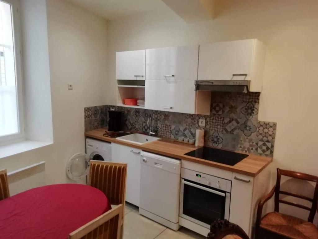 Stunning home in Limoux with 4 Bedrooms, WiFi and Private swimming pool 11300 Limoux