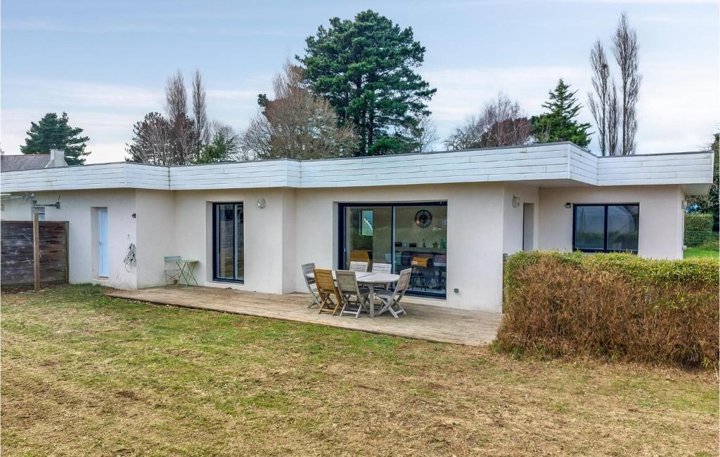 Stunning home in Locquierec with WiFi and 3 Bedrooms , 29241 Locquirec