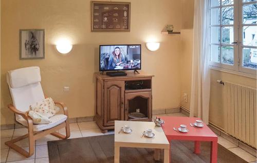 Stunning home in Locronan with 2 Bedrooms and WiFi