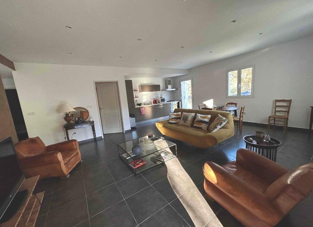 Stunning home in Lusignac with 3 Bedrooms, WiFi and Outdoor swimming pool