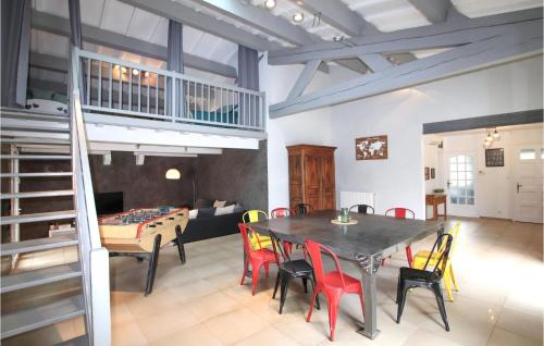 Stunning home in Malataverne with Outdoor swimming pool, 7 Bedrooms and WiFi