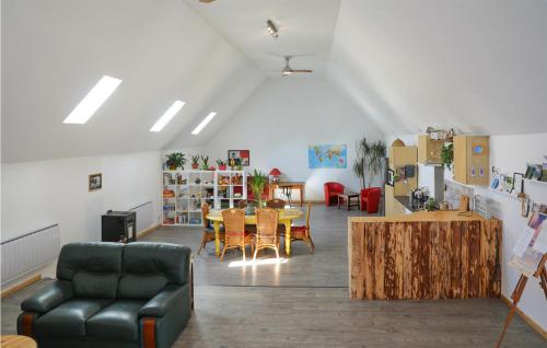 Stunning home in Marchastel with WiFi and 3 Bedrooms