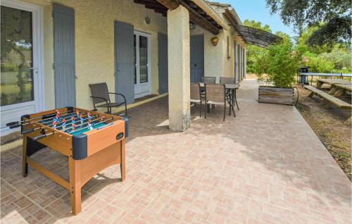 Stunning home in Mazan with WiFi, Private swimming pool and Swimming pool