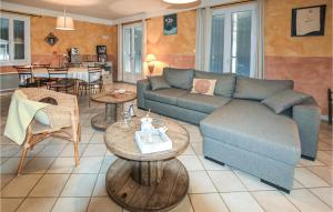 Stunning home in Mazan with WiFi, Private swimming pool and Swimming pool