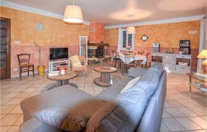 Stunning home in Mazan with WiFi, Private swimming pool and Swimming pool