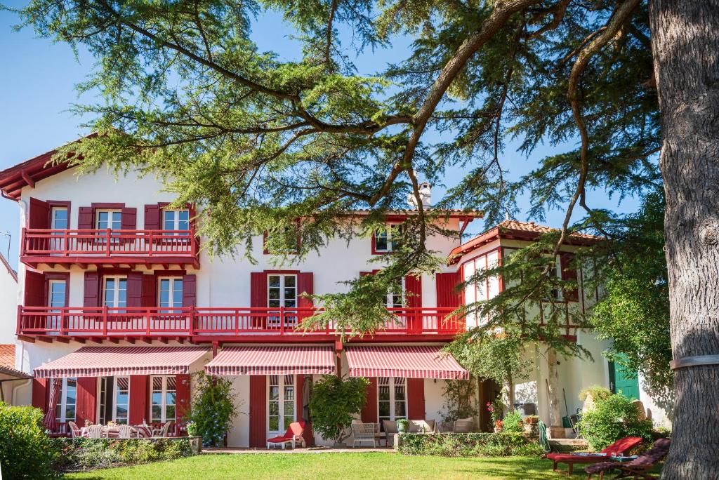 Stunning home in Merleac with 3 Bedrooms