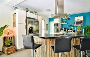 Stunning home in Meyreuil with 5 Bedrooms, WiFi and Outdoor swimming pool