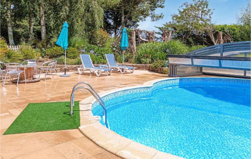 Stunning home in Moelan sur Mer with 3 Bedrooms, Private swimming pool and Outdoor swimming pool
