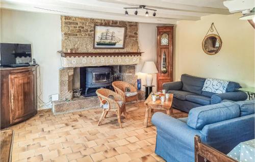 Stunning home in Moelan sur Mer with 3 Bedrooms, Private swimming pool and Outdoor swimming pool
