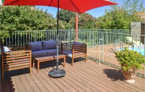 Stunning home in Montblanc with 4 Bedrooms, Private swimming pool and Outdoor swimming pool