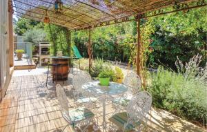 Stunning home in Montblanc with 4 Bedrooms, Private swimming pool and Outdoor swimming pool