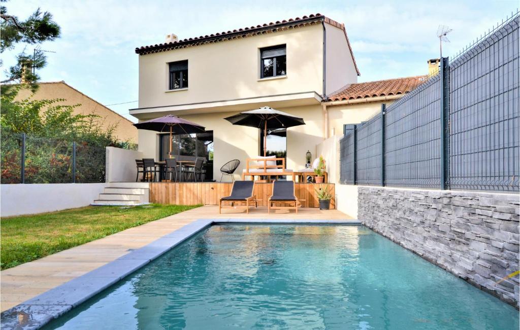 Maison de vacances Stunning home in Montfavet with Outdoor swimming pool, 3 Bedrooms and WiFi  84140 Montfavet