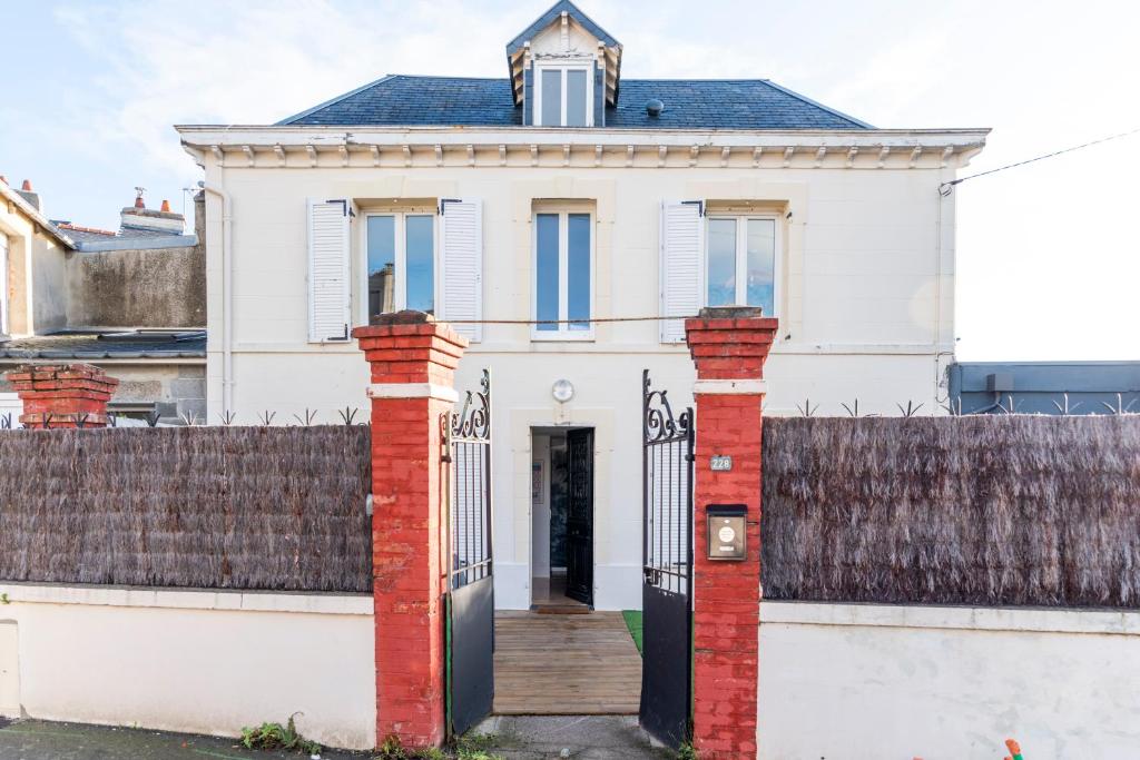 Stunning home in Montlimar with 7 Bedrooms, WiFi and Outdoor swimming pool 26200 Montélimar