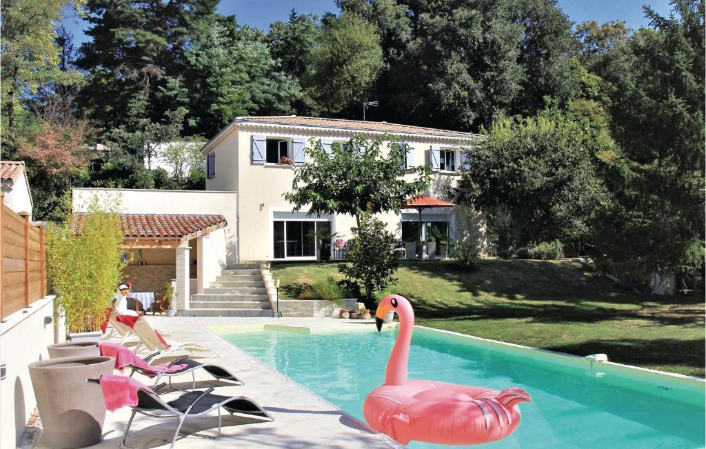 Stunning home in Montlimar with 7 Bedrooms, WiFi and Outdoor swimming pool , 26200 Montélimar