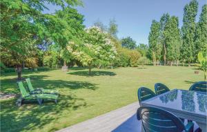 Maison de vacances Stunning home in Montreuil Bellay with 3 Bedrooms, Outdoor swimming pool and Heated swimming pool  49260 Méron Pays de la Loire