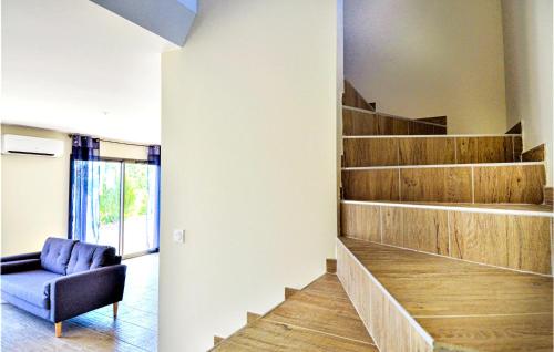 Stunning home in Mormoiron with 3 Bedrooms, WiFi and Outdoor swimming pool