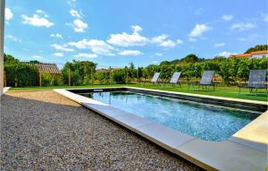 Stunning home in Mormoiron with 3 Bedrooms, WiFi and Outdoor swimming pool
