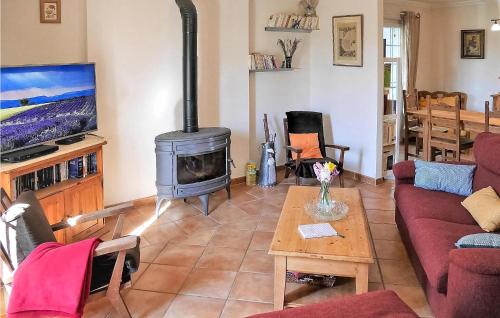 Stunning home in Mornas with 3 Bedrooms, WiFi and Outdoor swimming pool