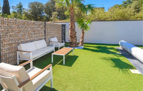 Stunning home in Mornas with Outdoor swimming pool, WiFi and 3 Bedrooms
