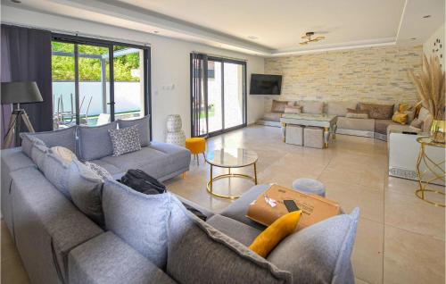 Stunning home in Mornas with Outdoor swimming pool, WiFi and 3 Bedrooms