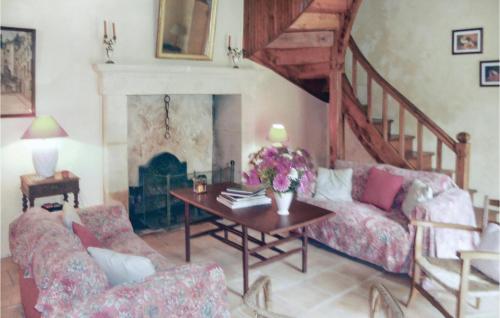 Stunning home in Mouleydier with 4 Bedrooms, WiFi and Outdoor swimming pool