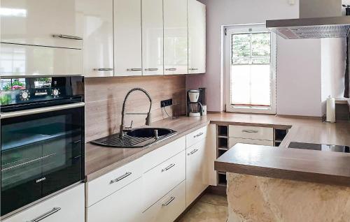 Stunning home in Oberkrämer OT Bötzow with WiFi and 4 Bedrooms