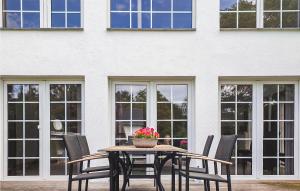 Stunning home in Oberkrämer OT Bötzow with WiFi and 4 Bedrooms