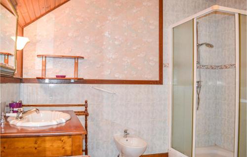 Stunning home in Payzac with 3 Bedrooms, Private swimming pool and Outdoor swimming pool