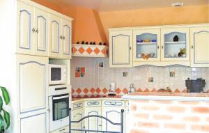 Stunning home in Payzac with WiFi, Private swimming pool and Outdoor swimming pool