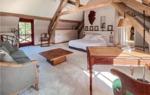 Stunning home in Pierrefitte-sur-Sauld, with WiFi and 4 Bedrooms