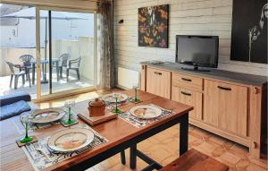 Stunning home in Plogoff with 2 Bedrooms