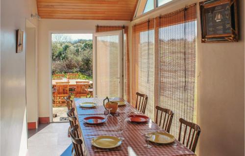 Stunning home in Plogoff with 3 Bedrooms and WiFi