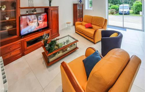 Stunning home in Pluherlin with 4 Bedrooms
