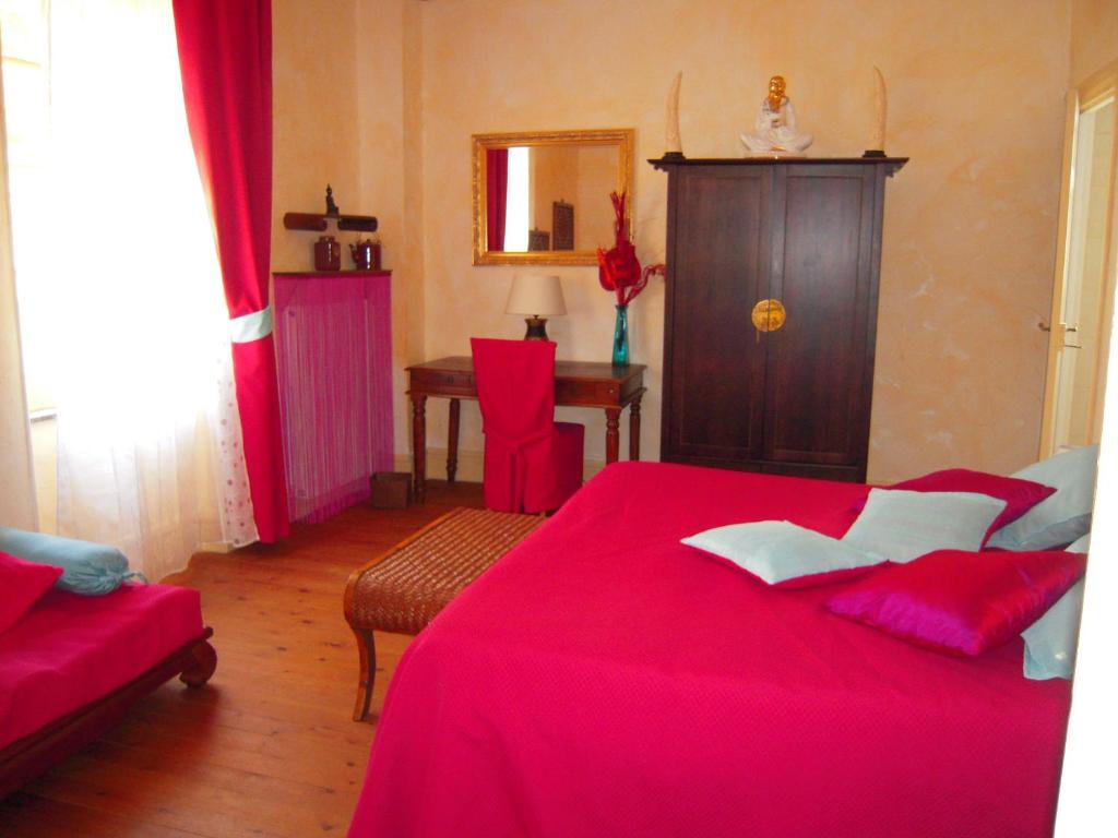 Stunning home in Pont LAbb with 3 Bedrooms and WiFi 29120 Île-Tudy