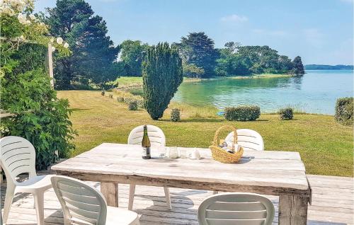 Stunning home in Pont LAbb with 3 Bedrooms and WiFi