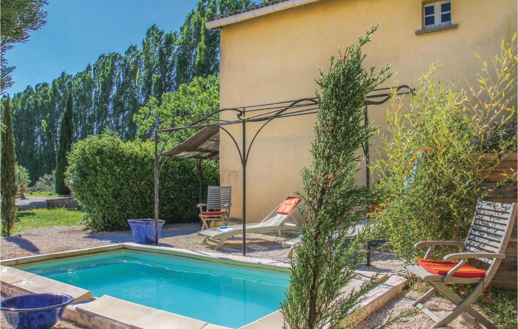 Stunning home in Pont Saint Esprit with 2 Bedrooms, WiFi and Outdoor swimming pool , 30130 Pont-Saint-Esprit