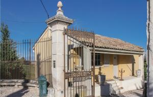 Stunning home in Pont Saint Esprit with 2 Bedrooms, WiFi and Outdoor swimming pool