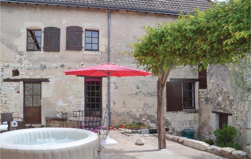 Maison de vacances Stunning home in Preuilly sur Claise with 4 Bedrooms, Jacuzzi and WiFi  37290 Preuilly-sur-Claise