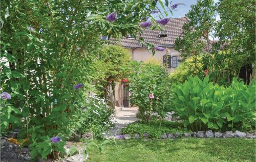 Stunning home in Preuilly sur Claise with 4 Bedrooms, Jacuzzi and WiFi