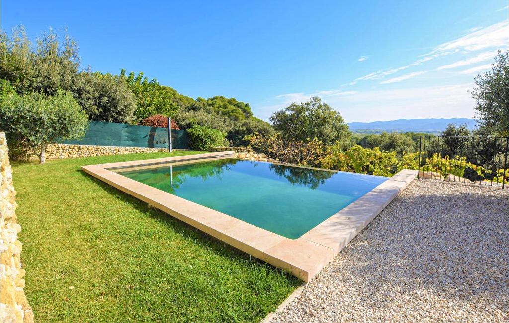 Maison de vacances Stunning home in Puget with WiFi, Private swimming pool and 4 Bedrooms  84360 Puget