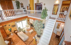 Stunning home in Pujaut with 4 Bedrooms, Jacuzzi and WiFi