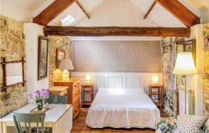 Stunning home in Quettehou with WiFi