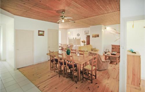 Stunning home in RIOM-S-MONTAGNES with 3 Bedrooms
