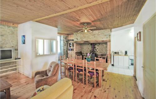 Stunning home in RIOM-S-MONTAGNES with 3 Bedrooms