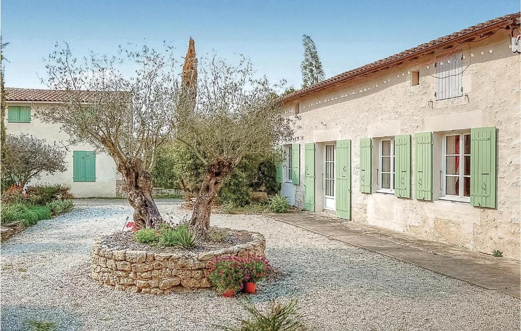 Maison de vacances Stunning home in Rioux with 3 Bedrooms, WiFi and Private swimming pool  17460 Rioux