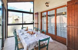 Stunning home in Rochefort-du-Gard with 6 Bedrooms, WiFi and Outdoor swimming pool
