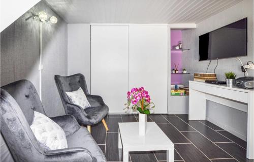 Stunning home in Rodès with WiFi and 1 Bedrooms