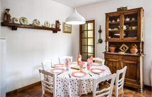 Stunning home in Roussillon with 3 Bedrooms, WiFi and Outdoor swimming pool